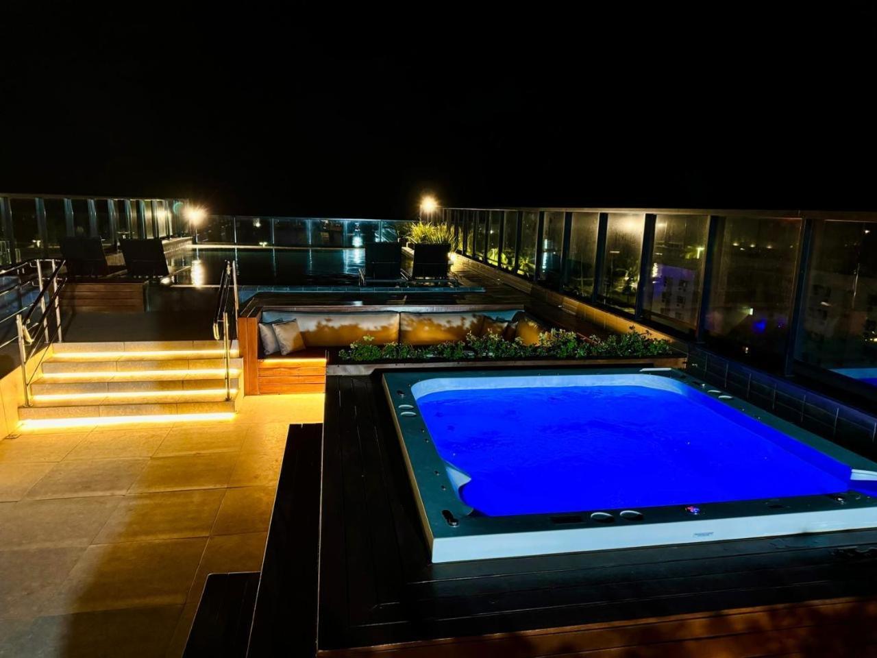 Flat Com Jacuzzi Privativa A 50m Do Mar *